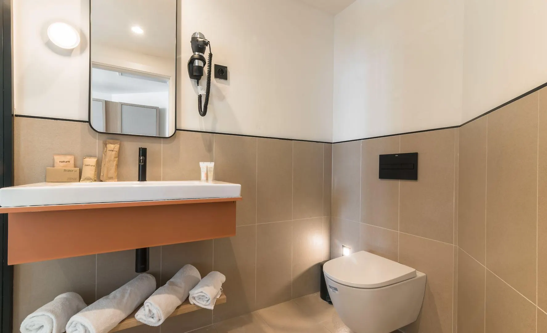 Akquaaa Boutique Hotel Калафелл