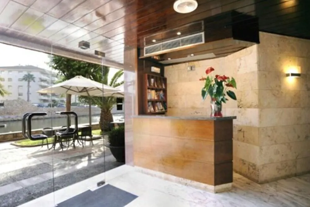 Akquaaa Boutique Hotel Calafell 4*,